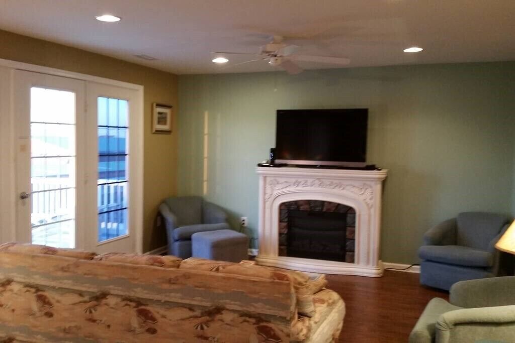 Large Ocean City Condo Close to All