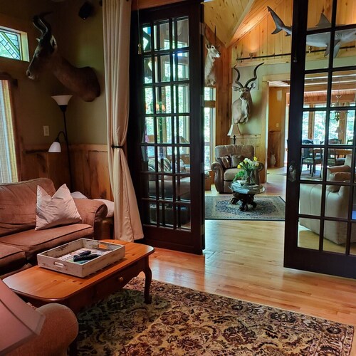 The Lodge on Maple Island