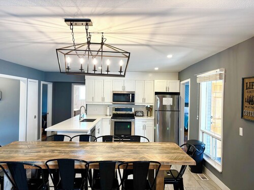 Mountain View 4BR Chalet with contactless entry - The Lake at Blue Mountains