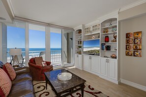 Smart TV, lettore DVD, libri, videoteca