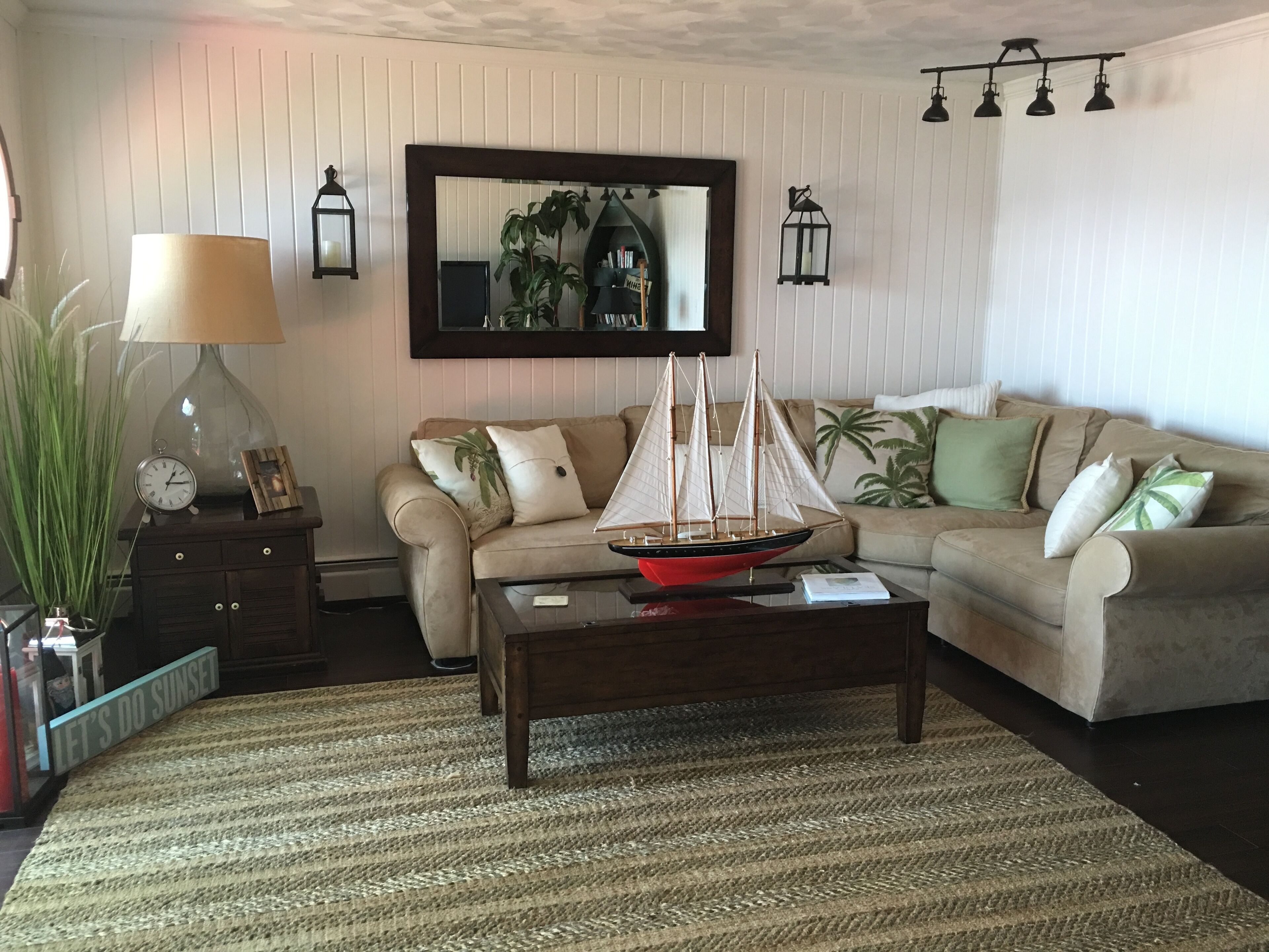 Comfortable & Cozy Lakefront Home- Dog Friendly Near Wineries & Skiing