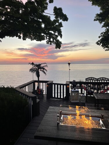 Friends & Family = Thanksgiving Dinner Overlooking Lake Erie Promotional Rate