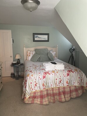 4 bedrooms, in-room safe, desk, iron/ironing board