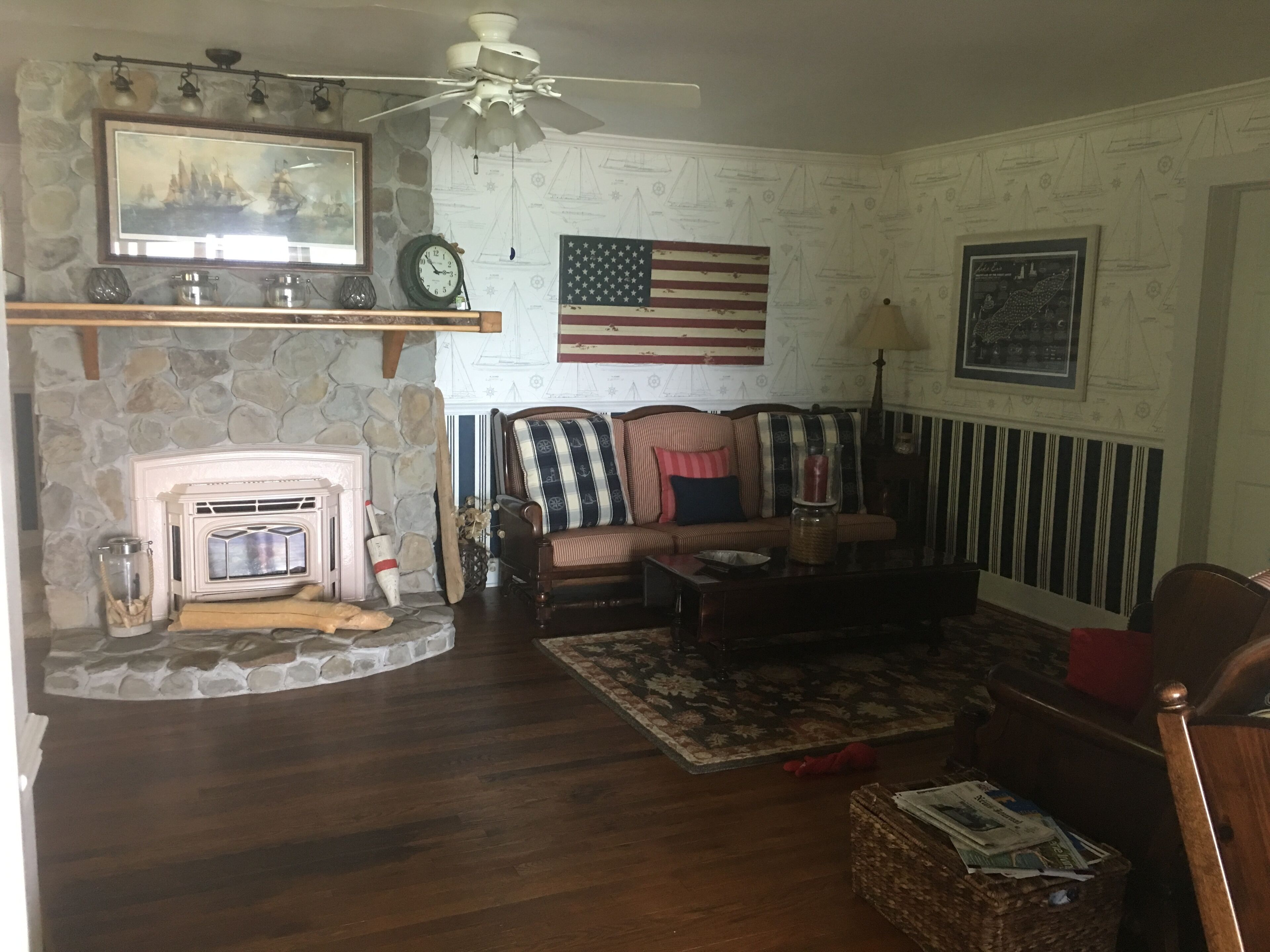 Comfortable & Cozy Lakefront Home- Dog Friendly Near Wineries & Skiing