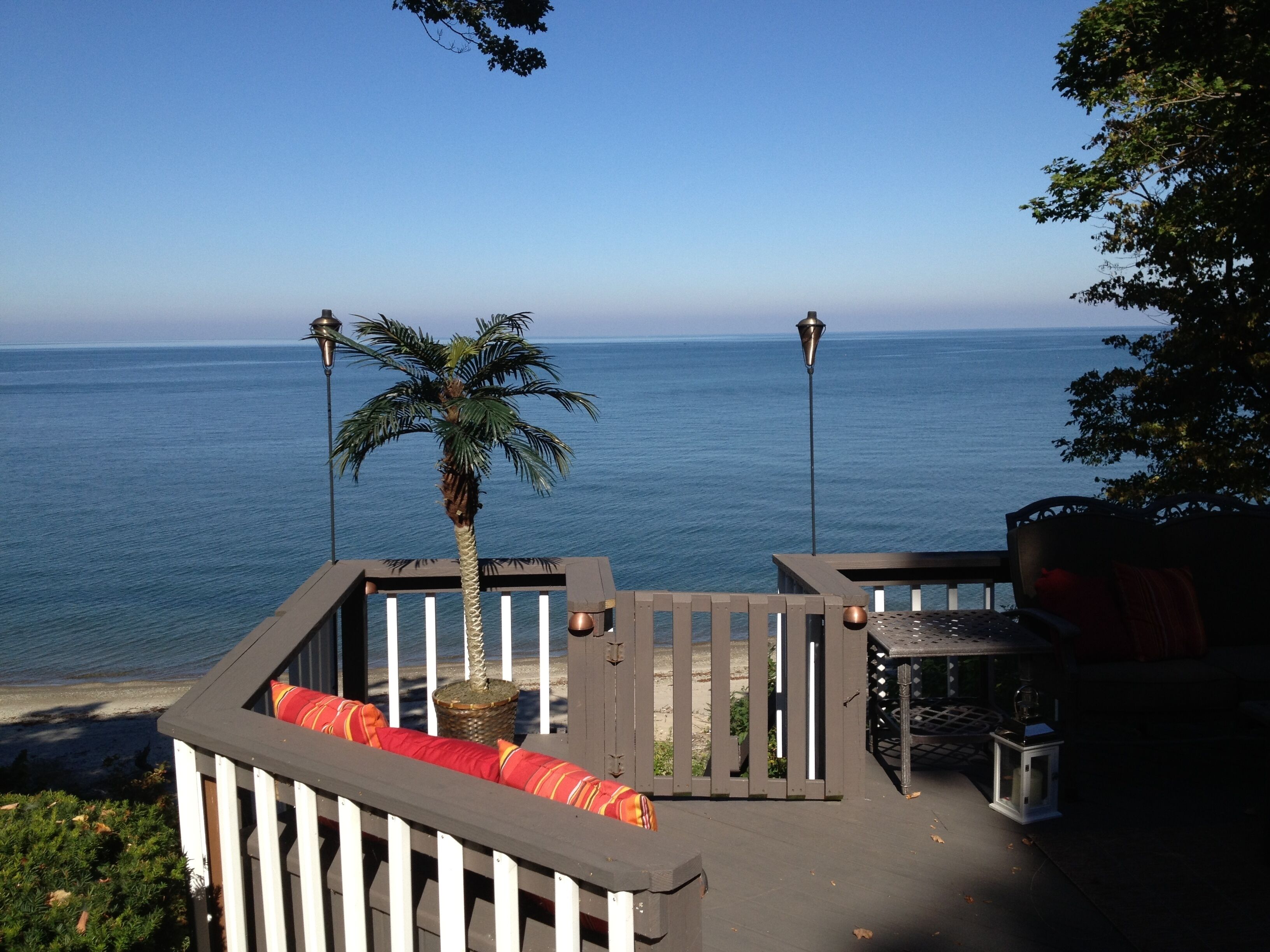 Comfortable & Cozy Lakefront Home- Dog Friendly Near Wineries & Skiing