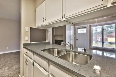 Charming newly remodeled 1 BD Condo near PC Mountain Resort
