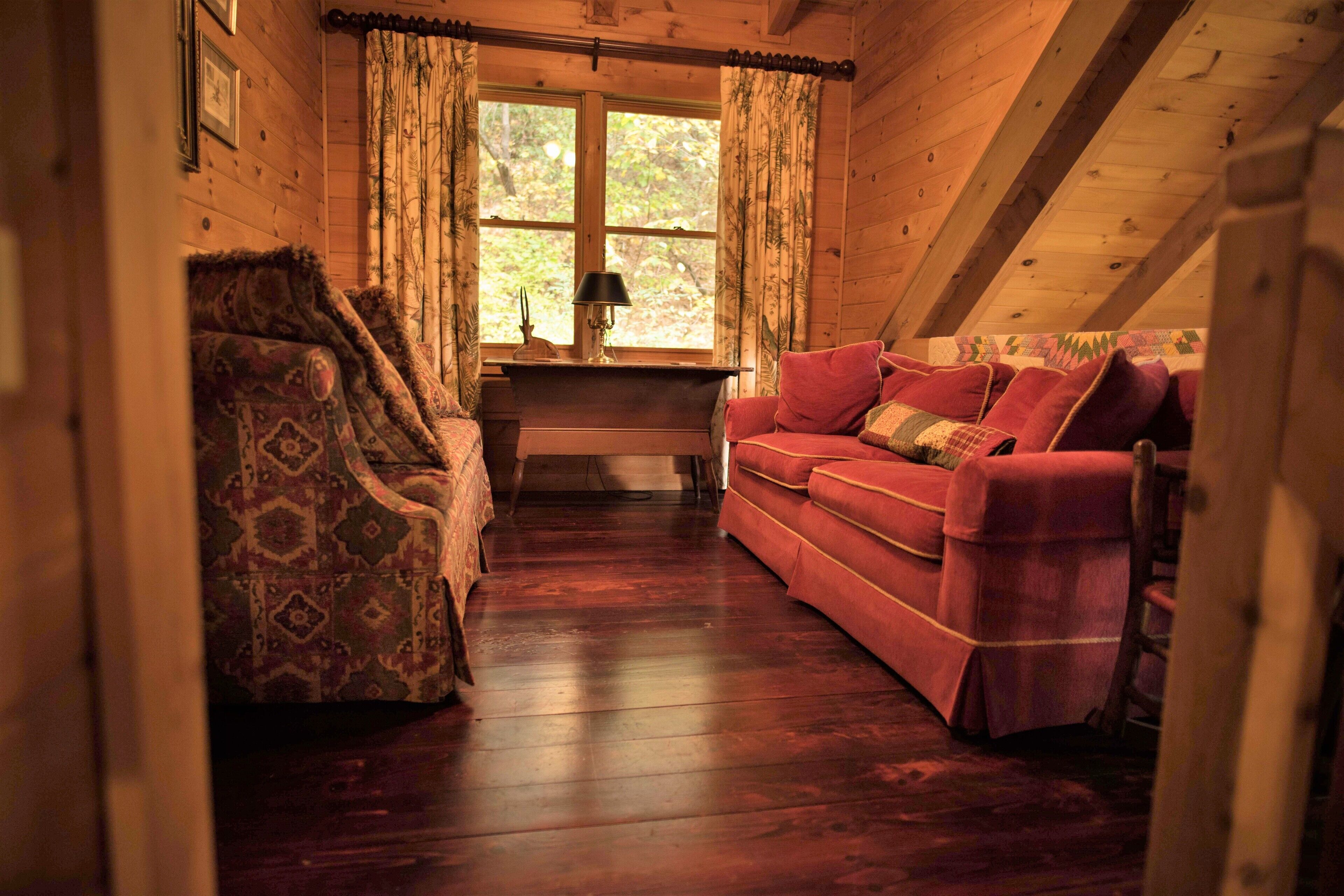 River Rest: Romantic & Relaxing Setting with Hot Tub on a Trophy Trout Stream