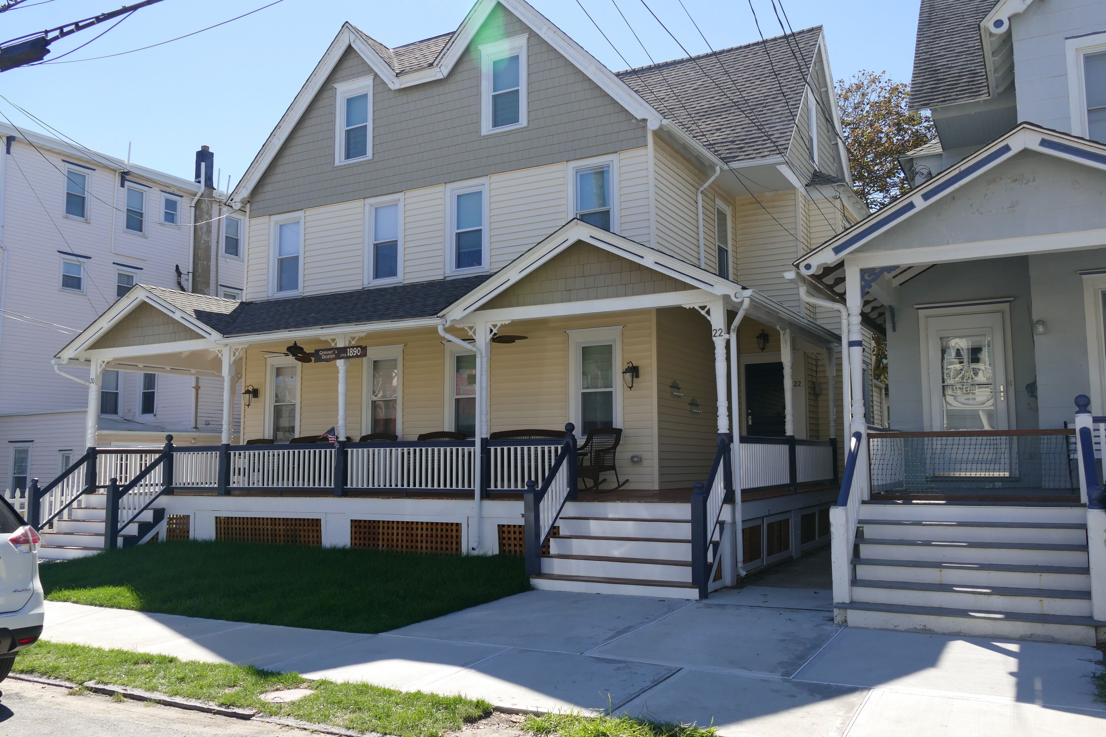 Family-sized home w/ 3 full baths!1 block to beach! Linens & towels provided.