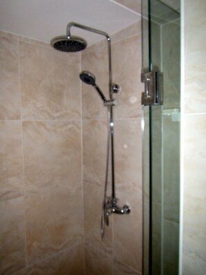 Shower, hair dryer, towels, shampoo - Private and Dreamy.....Balcony, Wine, Sunset,  Upstairs with its own entrance! (Sandy's)