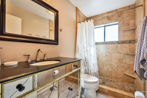 Hair dryer, towels, shampoo, toilet paper