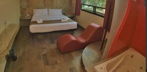 Quarto luxo, banheira de imersão | Vista do quarto