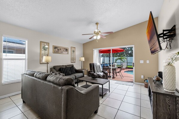 TV, offices - BUENAVENTURA LAKES (263HS) - 3BR 2BA home with pool in a private setting (Kissimmee)