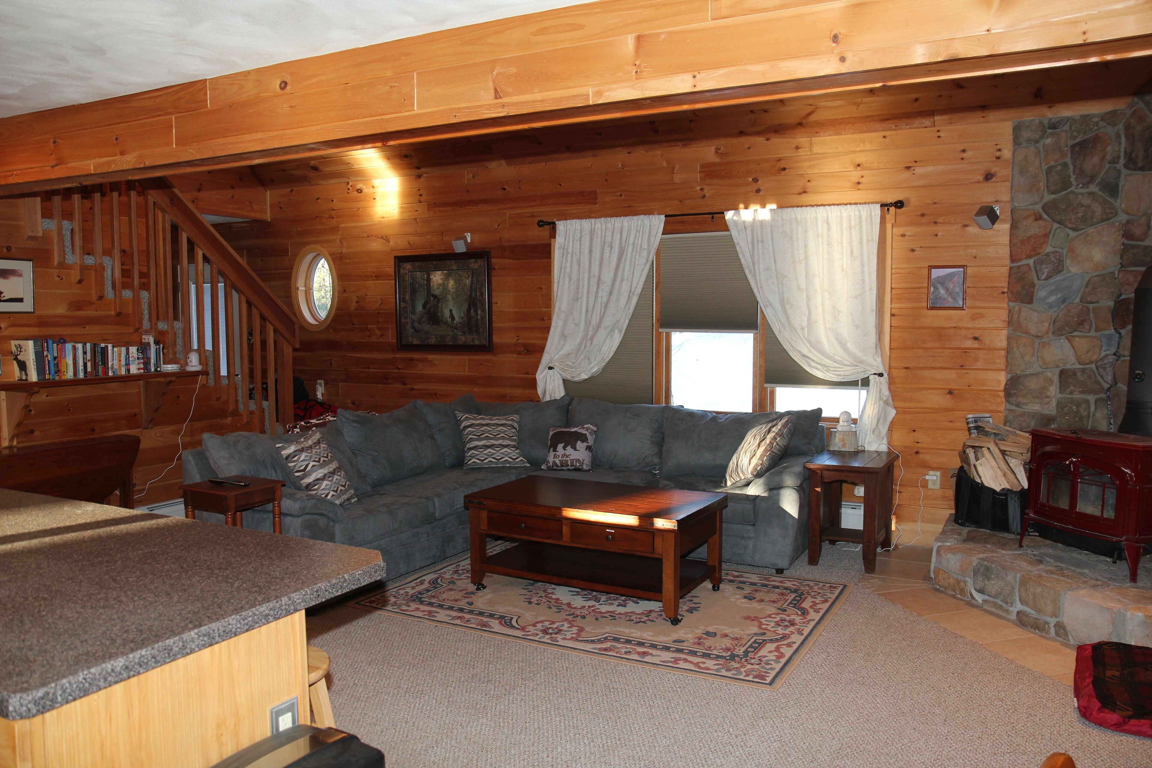 Grayson cabin with hot tub and great location