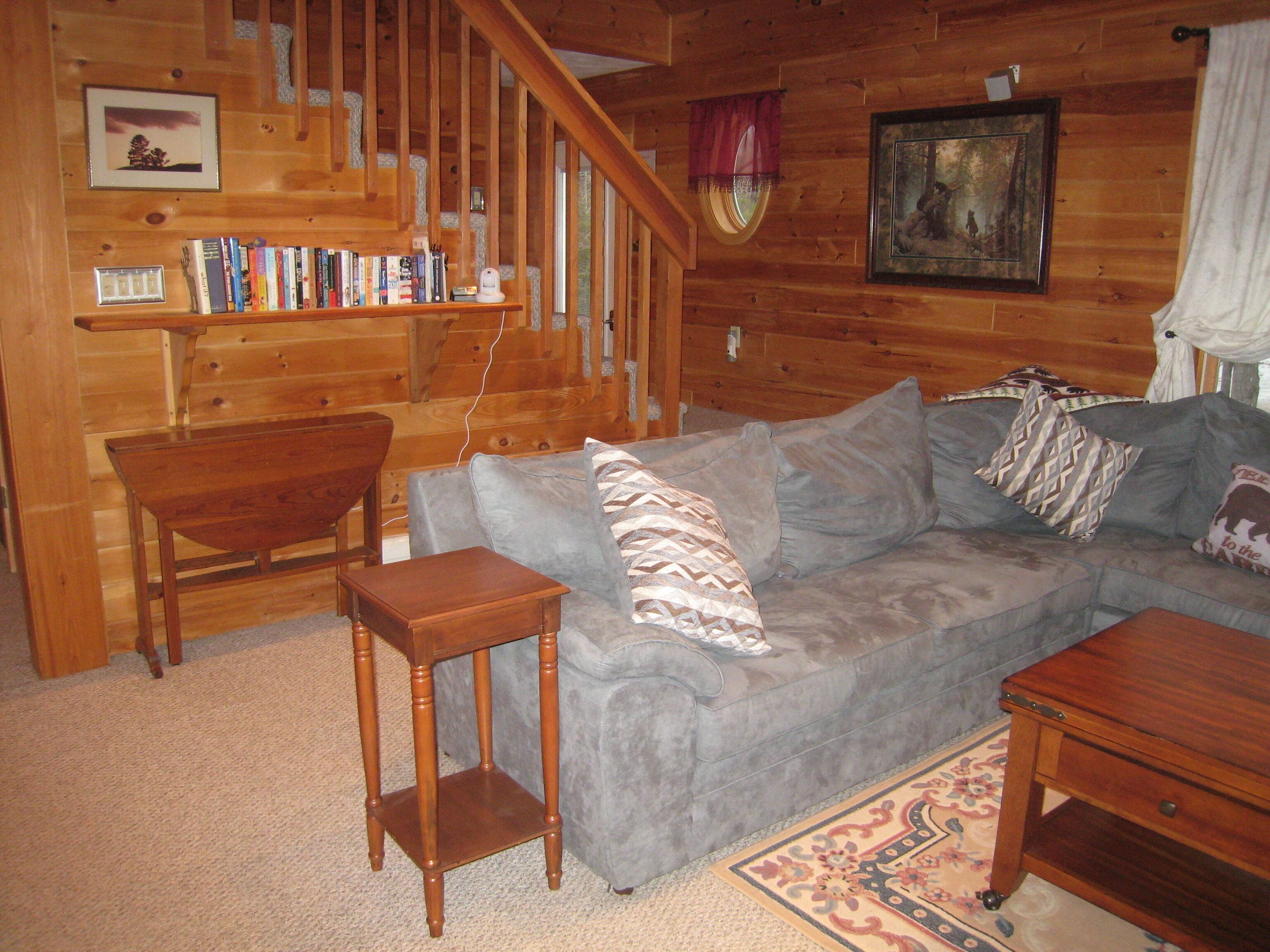 Grayson cabin with hot tub and great location