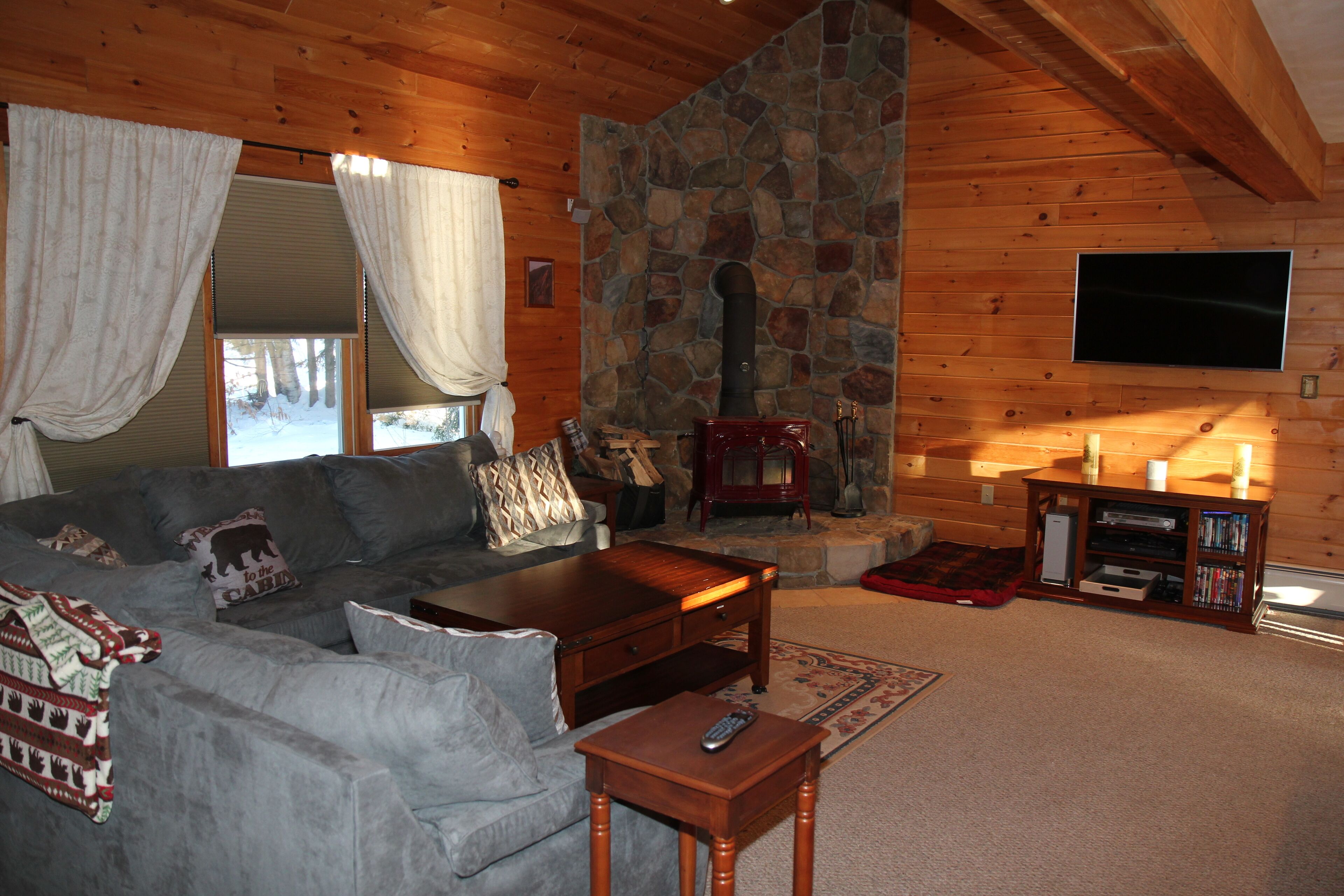 Grayson cabin with hot tub and great location