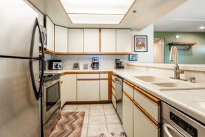 ثلاجة، ميكروويف، فرن، موقد طهي مسطح