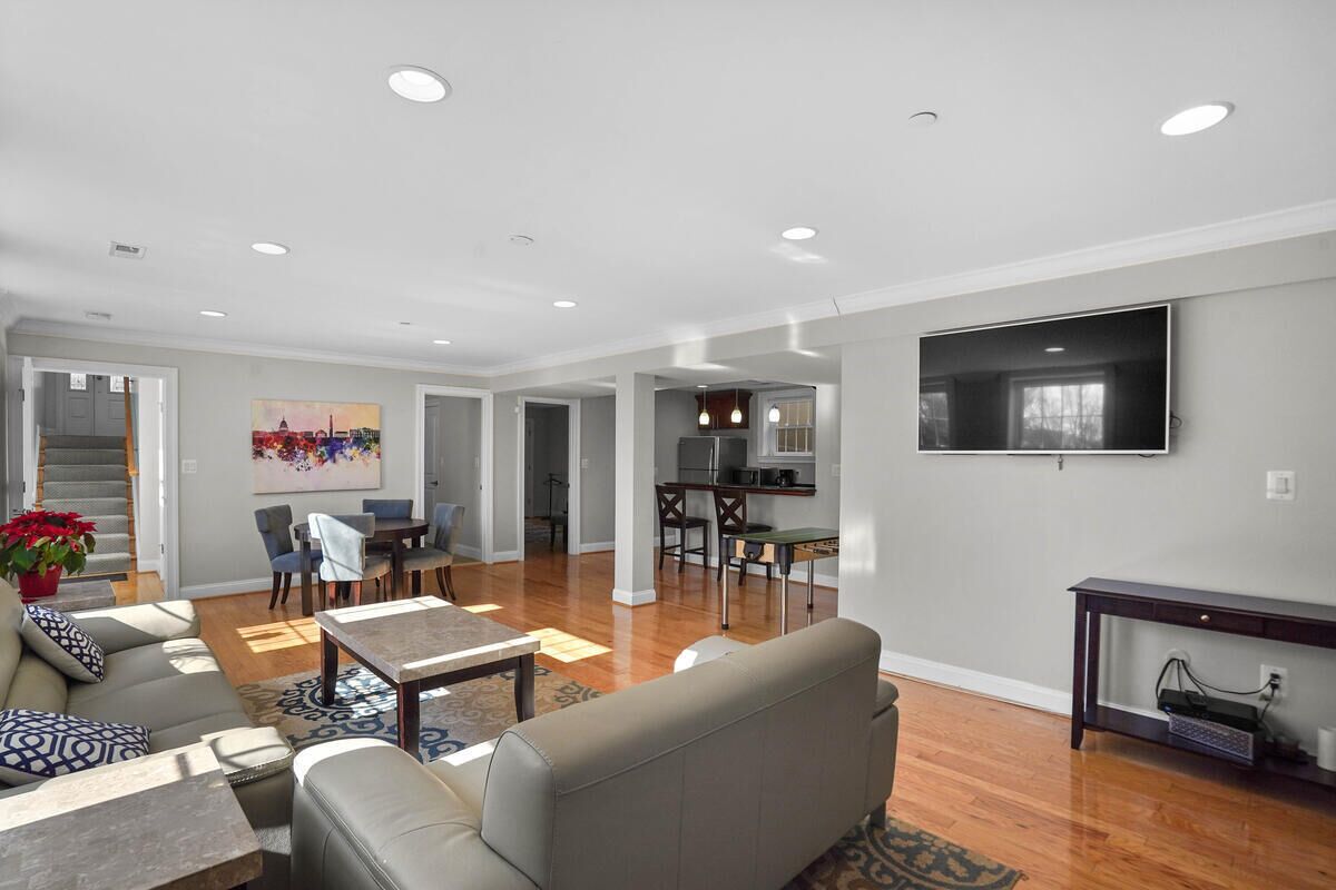 Spacious Home for Gathering: Business or Family Retreat!