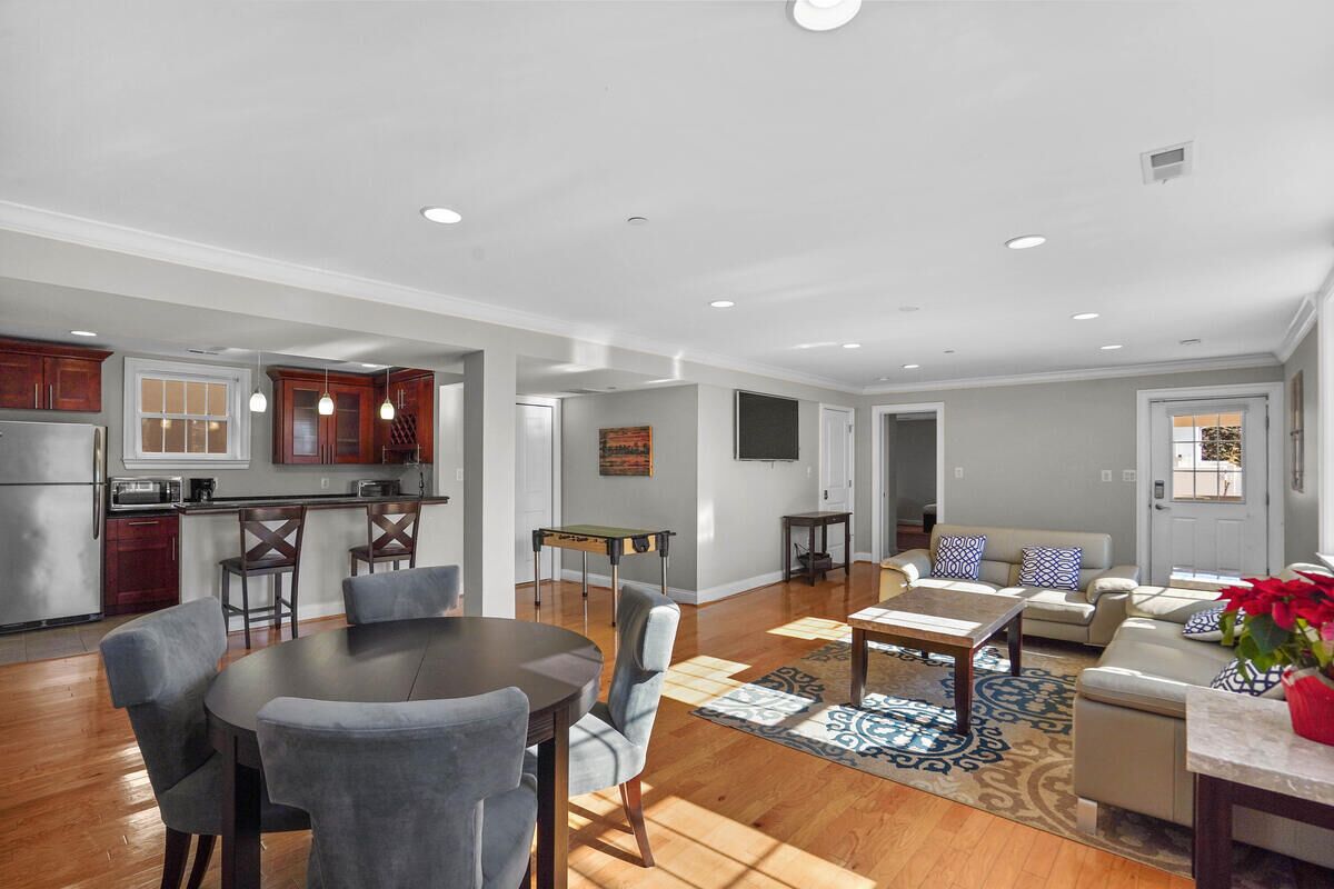 Spacious Home for Gathering: Business or Family Retreat!