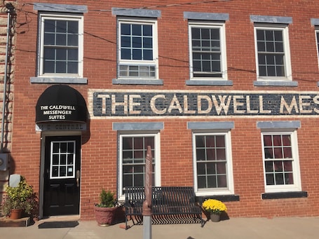 Property entrance. Caldwell Messenger Suites