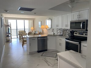Fridge, microwave, oven, stovetop - Marco Island - #1205 Beach Front 2B-2B Beachfront Retreat with Amazing Views! (Marco Island)