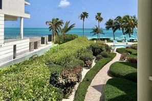 A resort with a pool, palm trees, and a view of the ocean. - Oceanfront 2 b/r - Coral Gardens, Grace Bay Beach!
Sleeps 4 adults & 2 children (Providenciales)