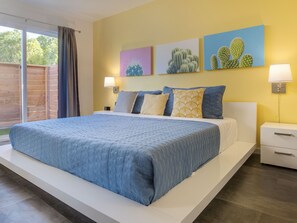 3 bedrooms, iron/ironing board, WiFi, bed sheets - Azure Oasis - Modern Poolside Retreat (Palm Springs)