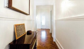Interior - Big, Bright  4 Bedrooms - Great for Families, Friends, Professionals (Lisboa)