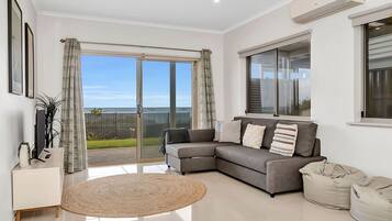 TV, Netflix, streaming services