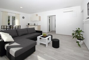 Apartment, 1 Queen Bed with Sofa bed, Garden View | Living area