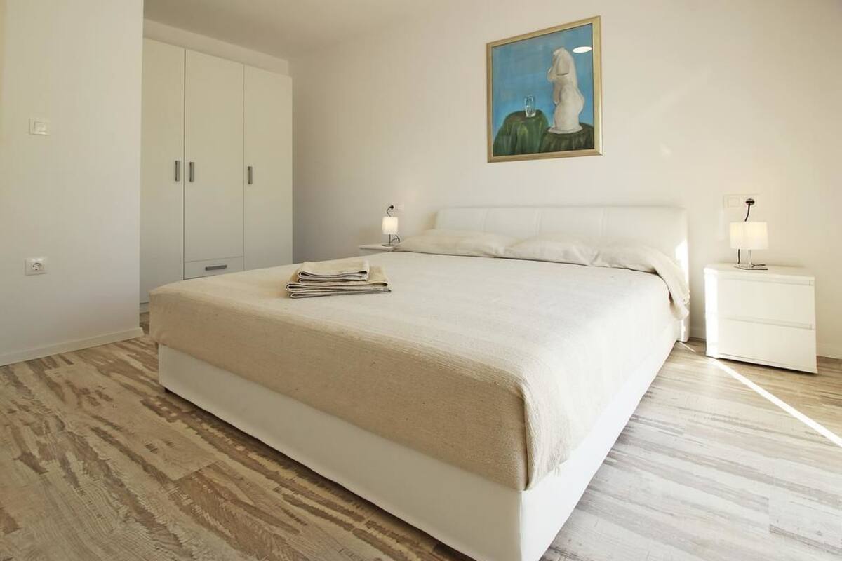 Appartement, 1 grand lit et 1 canapé-lit, vue jardin | 1 chambre, bureau, espace de travail pour ordinateur portable