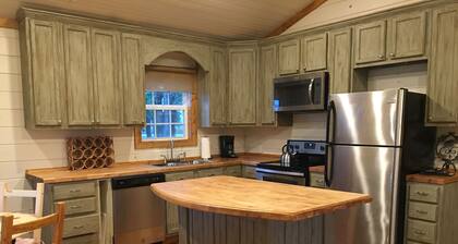 Leroy's farmhouse 7 min to Memphis, ❤️1 pet free 2nd pet considered for fee