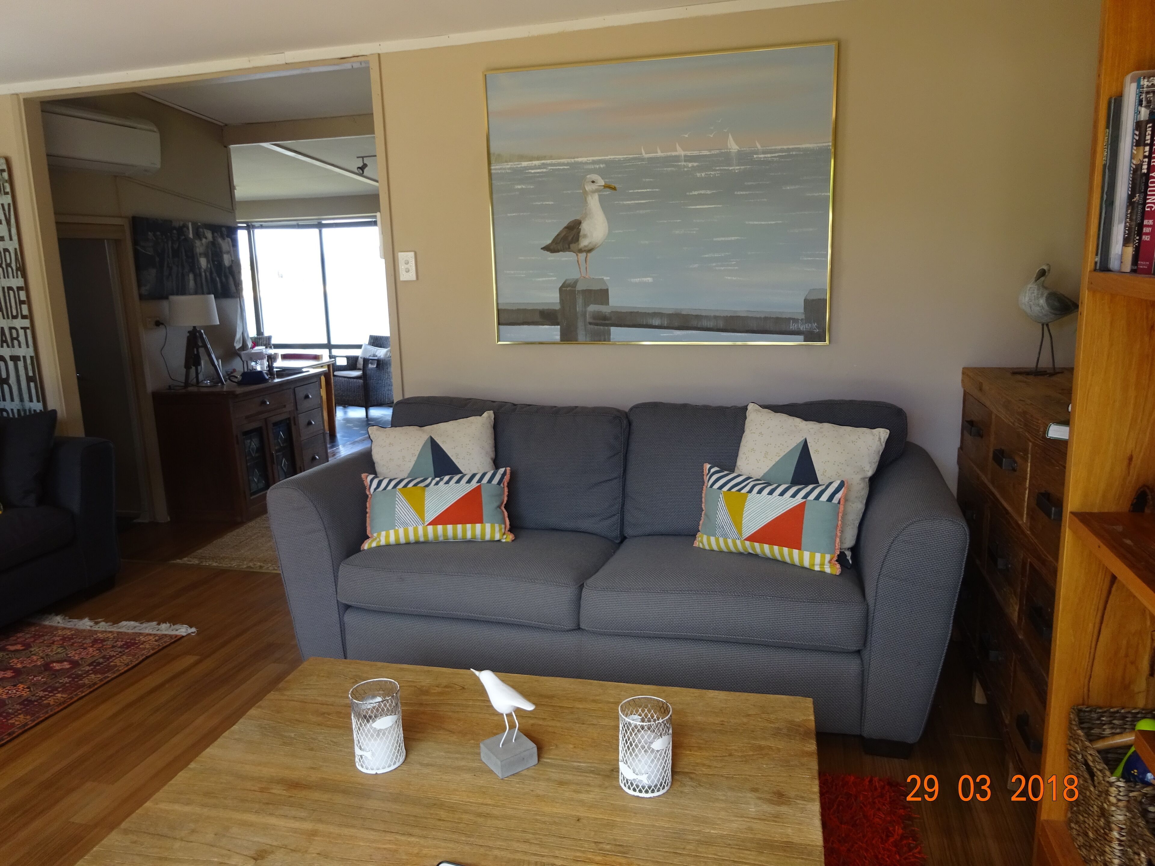 Älytelevisio, takka, videopelejä, DVD-soitin