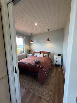 3 bedrooms, in-room safe, iron/ironing board, free WiFi