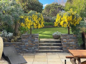 Outdoor dining - Total Beachfront, free bottle sparkling wine (Opossum Bay)
