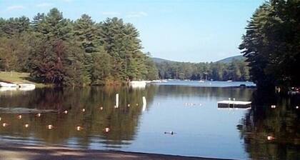 Elizabeth. A Guest House Near Lake George.