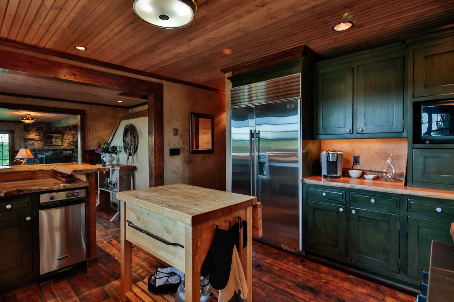 STUNNING SETTING....Peaceful and Private.......