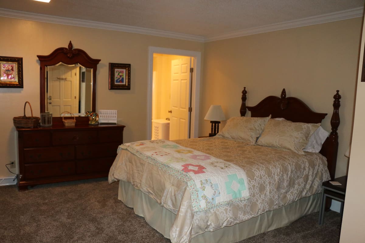 The Country Room | Premium bedding, Tempur-Pedic beds, in-room safe, soundproofing