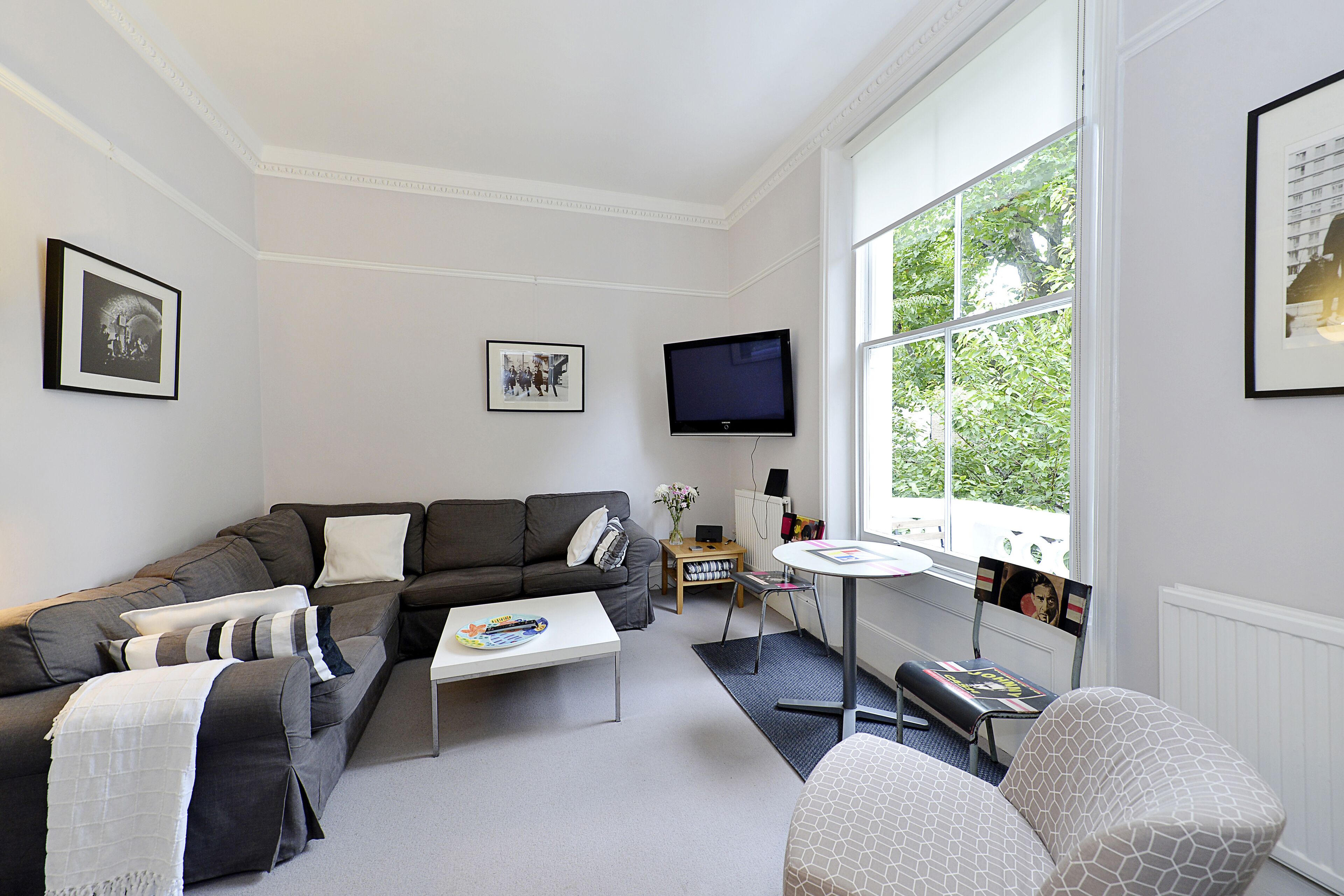 Spacious 1st floor Portobello Balcony apartment