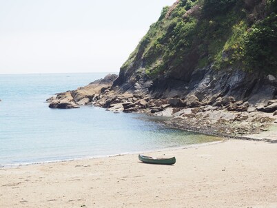 Impresionante conversión de granero con piscina cubierta, entorno tranquilo, ubicación costera.