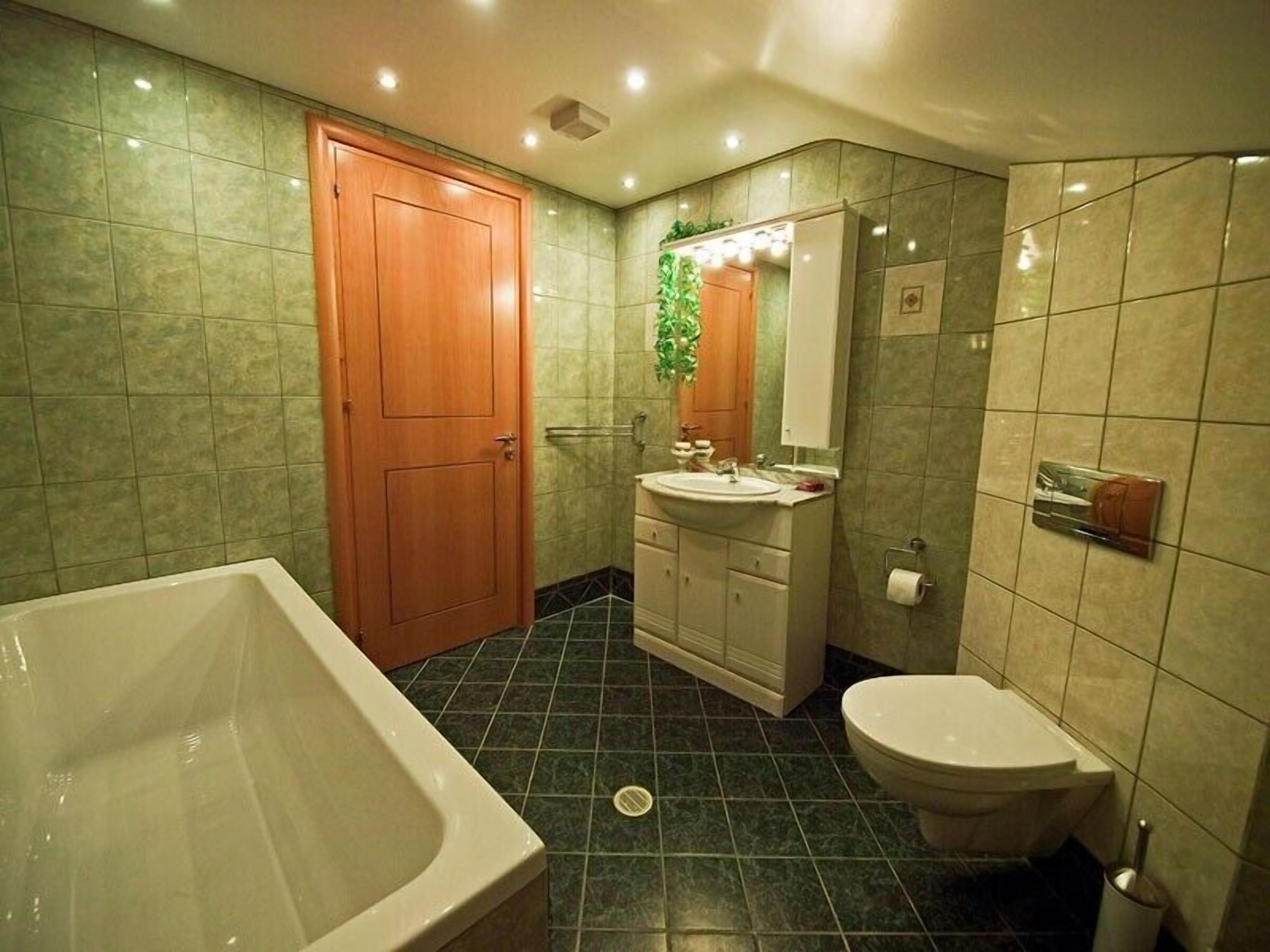 VILLA ROSILA,CHARMING SPACIOUS HOME JUST A STROLL FROM GENNADI BEACH