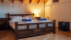 3 chambres, bureau, système d’insonorisation, fer et planche à repasser