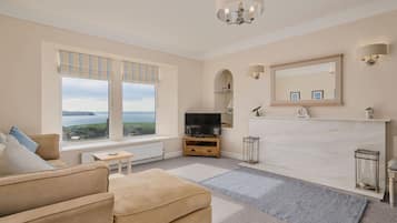 Smart-TV, DVD-Player, Bücher, Videothek