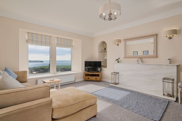 Smart-TV, DVD-Player, Bücher, Videothek