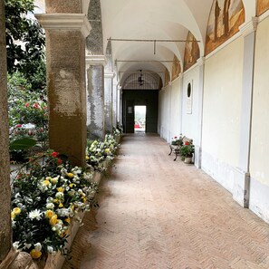 Exterior - Relais il Chiostro Historic Courtyard and Panoramic Terrace near Sorrento (Massa Lubrense)