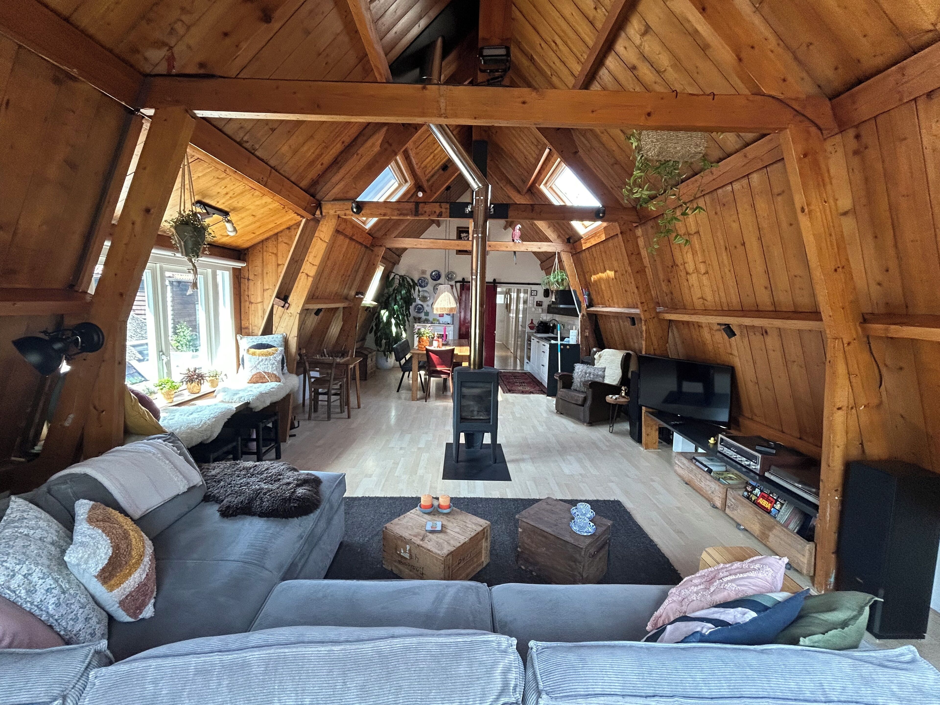 Smart TV, fireplace, music library, stereo