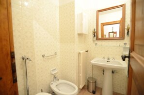 Bathtub, hair dryer, towels