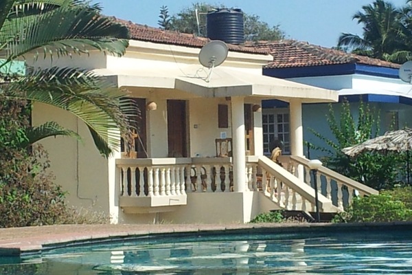 Luxury Detached 2 Bedroom 2 Bathroom Poolside Beach Bungalow, 200 meters Beach