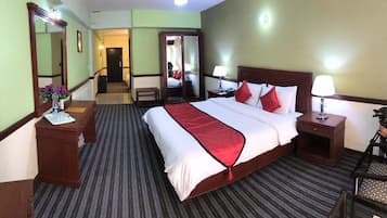 Executive Double Room, 1 Double Bed, Non Smoking | Desk, cots/infant beds