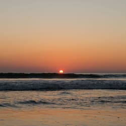 Accommodatie ligt op het strand, wit zand