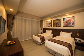 Minibar, desk, soundproofing, rollaway beds - The Village Resort (Ngwe Saung)